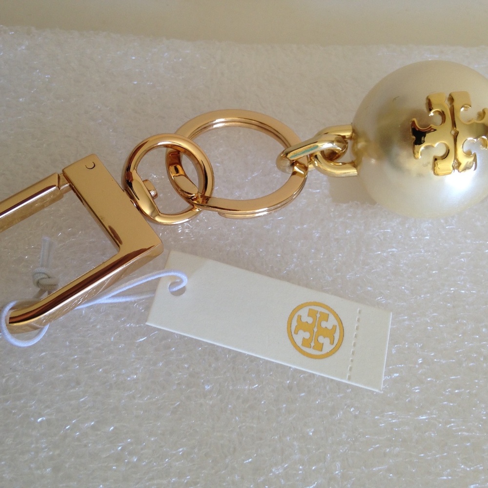 Tory Burch NWT PEARL LOGO KEY FOB